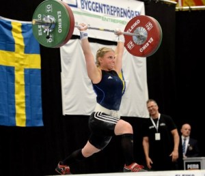 Emma Enberg, Mariestads AIF, fick Lyftidrottens Ungdomsfonds stipendium under SM i Norrköping.