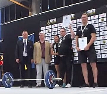 Bo Johansson, Borlänge AK och Lars Ekman, Mariestads AIF har mottagit sina resp. föreningars stipendier från Lyftidrottens Ungdomsfond som representerades av Kjell-Åke Johansson och Magnus Kjellgren.